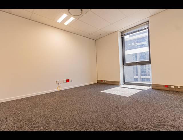 28M² SERVICED OFFICE TO LET IN VORNA VALLEY